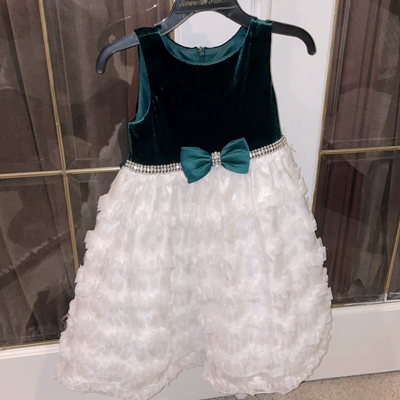 2T Girl’s Holiday Dress - Picture 5 of 5